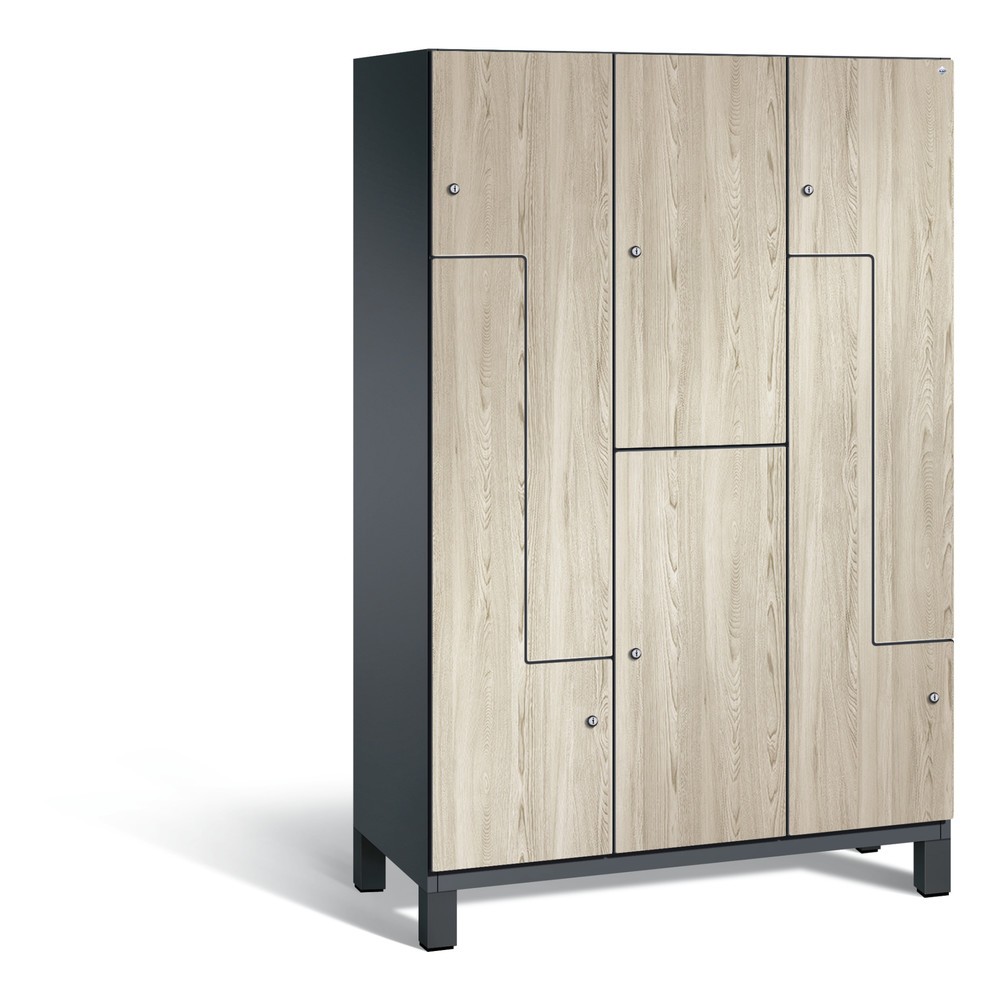 C+P Z-Kombinationsschrank Cambio, 3 Abteile, Abteilbreite 400 mm, HxBxT 1980x1200x525 mm, RAL 7021 Schwarzgrau, Dekor Sen-Esche, Füsse