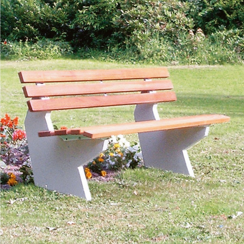 Sitzbank Oslo mit Betonfuss, PVC-Latten mit Holzeinlage, hellelfenbein