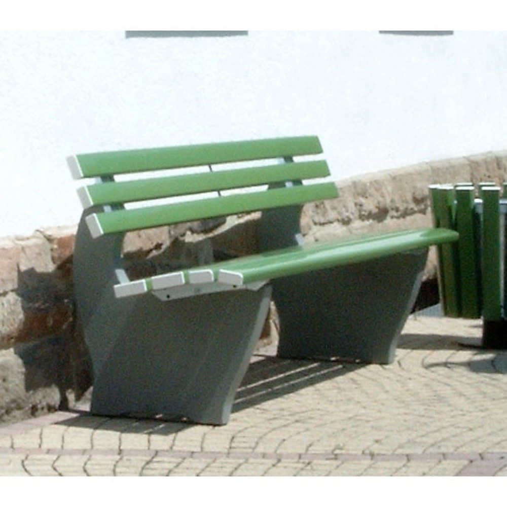 Sitzbank Kopenhagen mit Betonfuss, PVC-Latten mit Holzeinlage, hellelfenbein