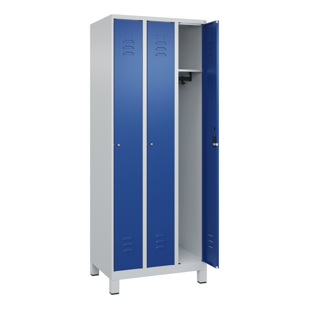 C+P Spind Classic PLUS, Füsse, 3 Abteile, HxBxT 1.950 x 750 x 500 mm, lichtgrau, enzianblau, Zylinderschloss, ohne Mitteltrennwand