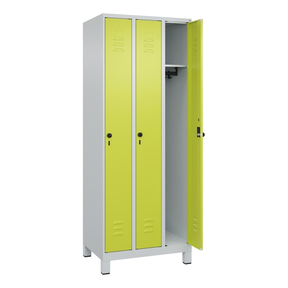 C+P Spind Classic PLUS, Füsse, 3 Abteile, HxBxT 1.950 x 750 x 500 mm, lichtgrau, clowngrün, für Vorhängeschloss, ohne Mitteltrennwand