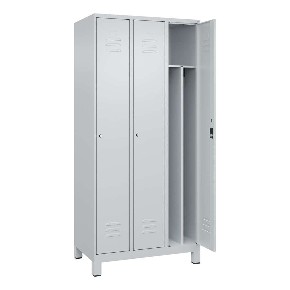 C+P Spind Classic PLUS, Füsse, 3 Abteile, HxBxT 1.950 x 900 x 500 mm, lichtgrau, lichtgrau, Zylinderschloss, mit Mitteltrennwand