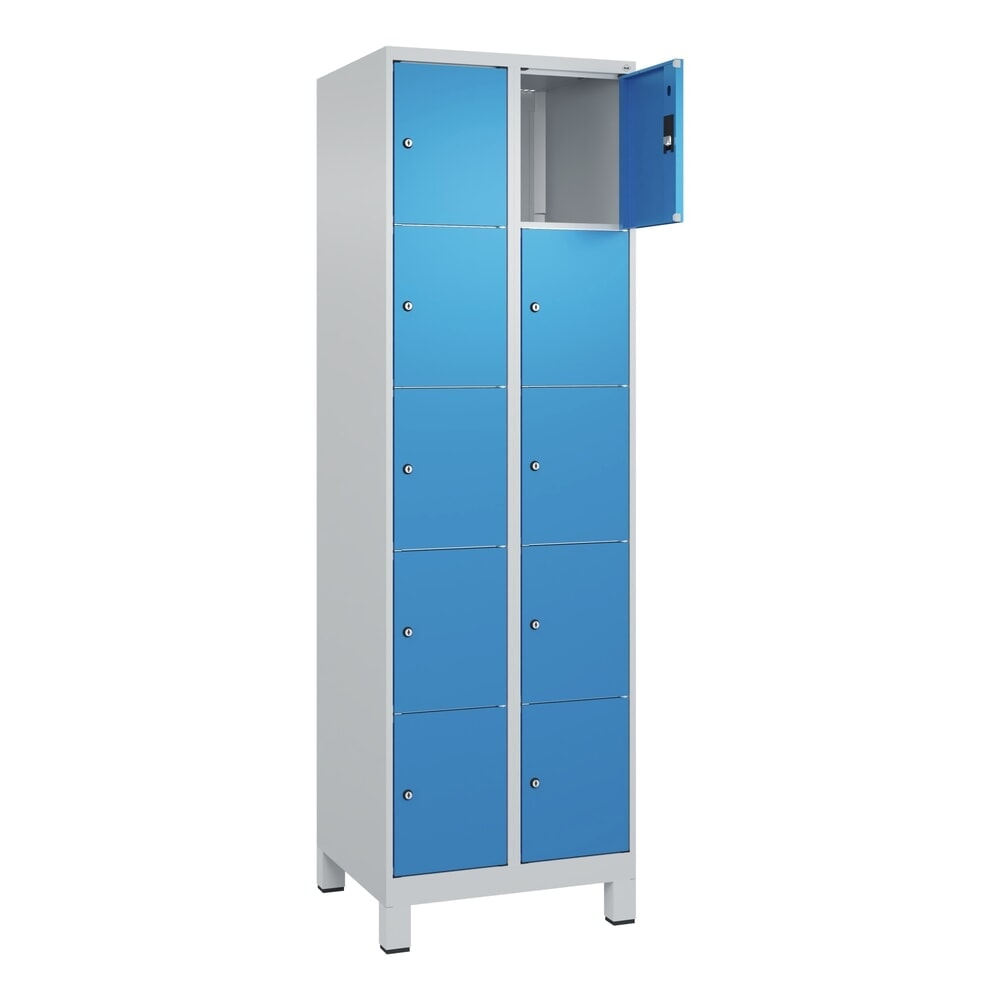 C+P Schliessfachschrank Classic PLUS, Füsse, 2 Abteile, HxBxT 1.950 x 600 x 500 mm, lichtgrau, lichtblau, 10 Fächer, Zylinderschloss