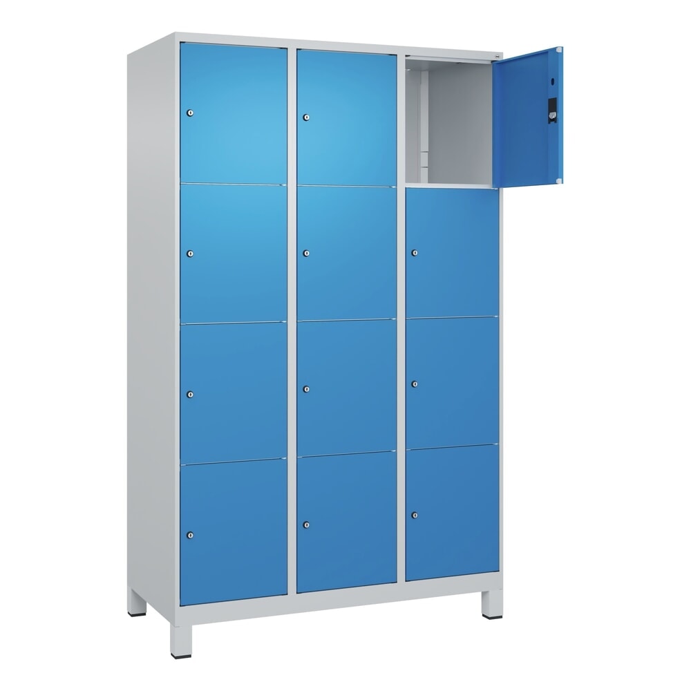 C+P Schliessfachschrank Classic PLUS, Füsse, 3 Abteile, HxBxT 1.950 x 1.200 x 500 mm, lichtgrau, lichtblau, 12 Fächer, Zylinderschloss