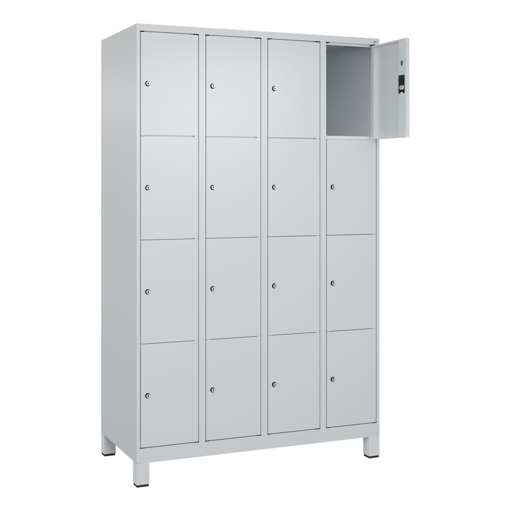 C+P Schliessfachschrank Classic PLUS, Füsse, 4 Abteile, HxBxT 1.950 x 1.200 x 500 mm, lichtgrau, lichtgrau, 16 Fächer, Zylinderschloss