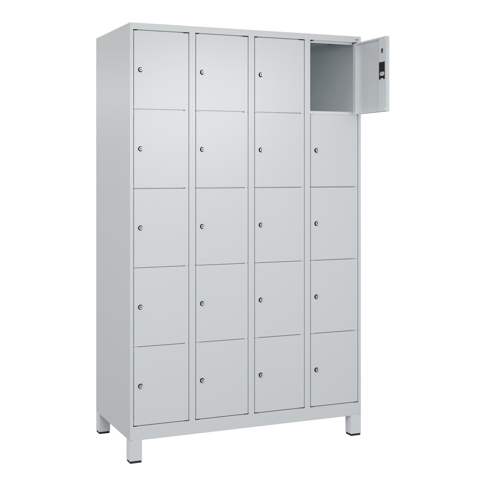 C+P Schliessfachschrank Classic PLUS, Füsse, 4 Abteile, HxBxT 1.950 x 1.200 x 500 mm, lichtgrau, lichtgrau, 20 Fächer, Zylinderschloss