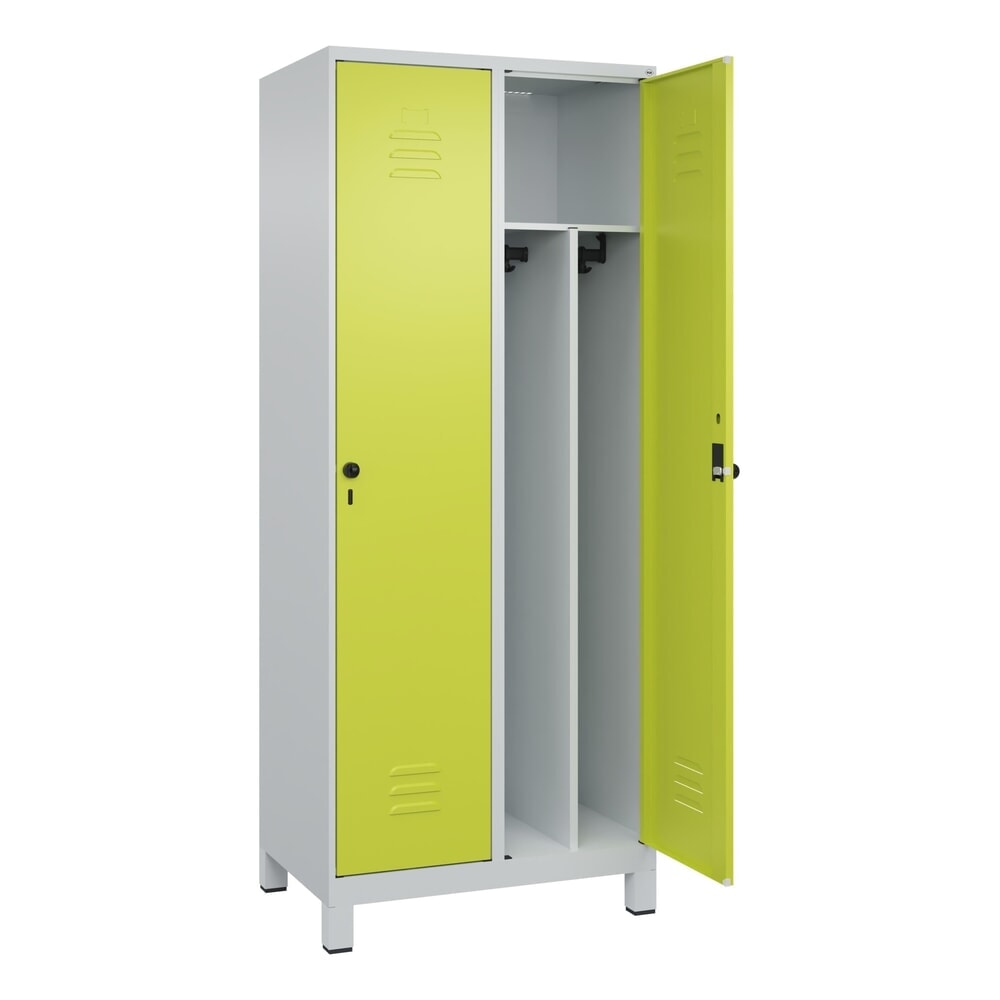 C+P Spind Classic PLUS, Füsse, 2 Abteile, HxBxT 1.950 x 800 x 500 mm, lichtgrau, clowngrün, für Vorhängeschloss, mit Mitteltrennwand