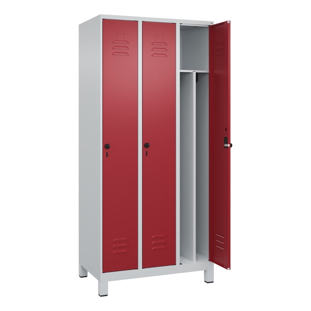 C+P Spind Classic PLUS, Füsse, 3 Abteile, HxBxT 1.950 x 900 x 500 mm, lichtgrau, rubinrot, für Vorhängeschloss, mit Mitteltrennwand