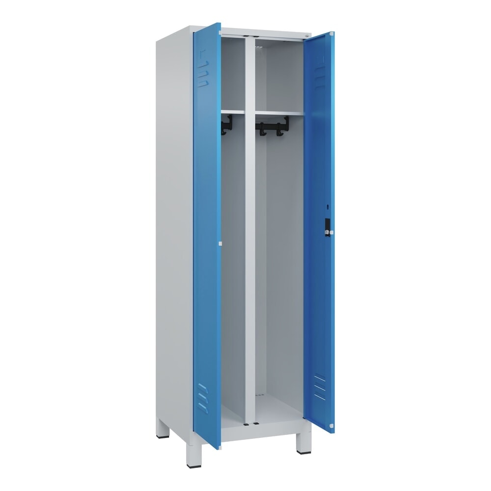 C+P Schwarz-Weiß-Spind Classic PLUS, Füße, 2 Abteile, HxBxT 1.950 x 600 x 500 mm, lichtgrau, lichtblau, Zylinderschloss