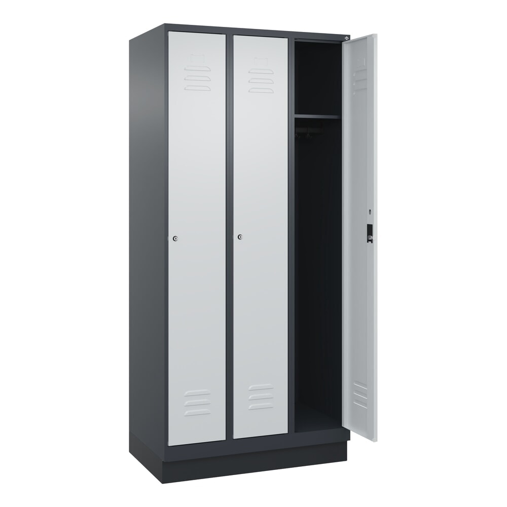 C+P Spind Classic PLUS, Sockel, 3 Abteile, HxBxT 1.950 x 900 x 500 mm, anthrazitgrau, lichtgrau, Zylinderschloss, ohne Mitteltrennwand