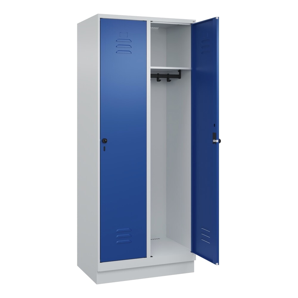 C+P Spind Classic PLUS, Sockel, 2 Abteile, HxBxT 1.950 x 800 x 500 mm, lichtgrau, enzianblau, für Vorhängeschloss, ohne Mitteltrennwand