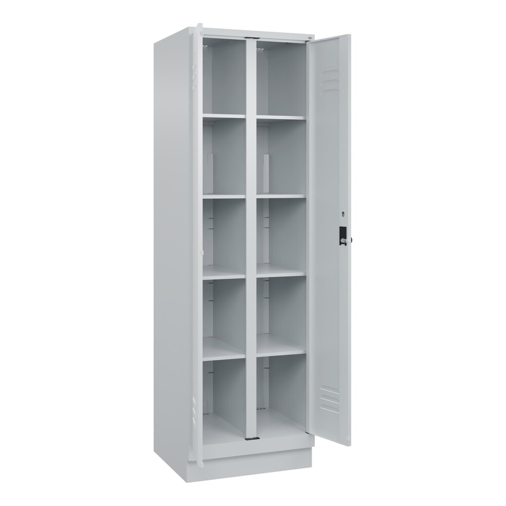 C+P Wäsche-Spind Classic PLUS, Sockel, 2 Abteile, HxBxT 1.950 x 600 x 500 mm, lichtgrau, lichtgrau, für Vorhängeschloss, mit Mitteltrennwand