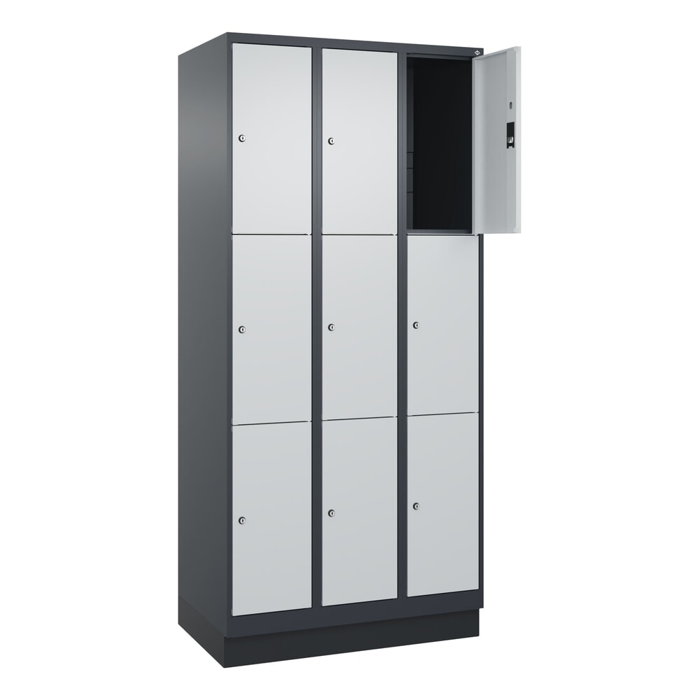 C+P Schliessfachschrank Classic PLUS, Sockel, 3 Abteile, HxBxT 1.950 x 900 x 500 mm, anthrazitgrau, lichtgrau, 9 Fächer, Zylinderschloss