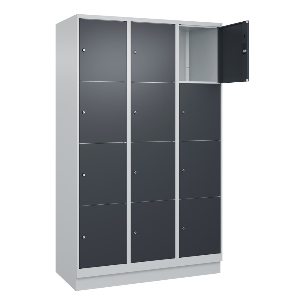 C+P Schliessfachschrank Classic PLUS, Sockel, 3 Abteile, HxBxT 1.950 x 1.200 x 500 mm, lichtgrau, anthrazitgrau, 12 Fächer, Zylinderschloss