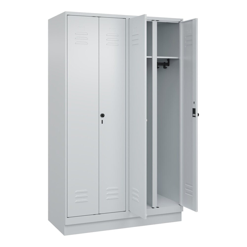 C+P Schwarz-Weiss-Spind Classic PLUS, Sockel, 4 Abteile, HxBxT 1.950 x 1.200 x 500 mm, lichtgrau, lichtgrau, für Vorhängeschloss