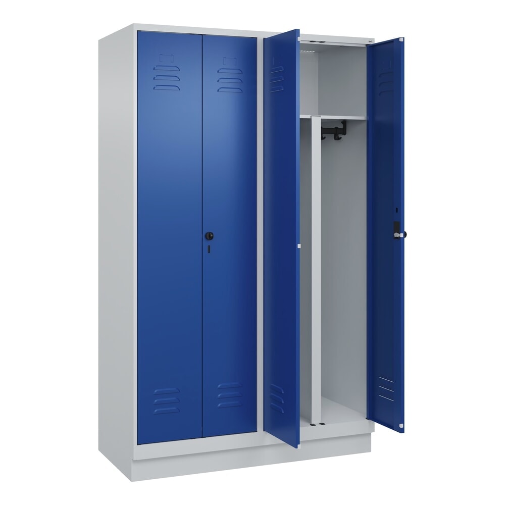 C+P PSA Doppel-Spind Classic PLUS, Sockel, 4 Abteile, HxBxT 1.950 x 1.200 x 500 mm, lichtgrau, enzianblau, für Vorhängeschloss