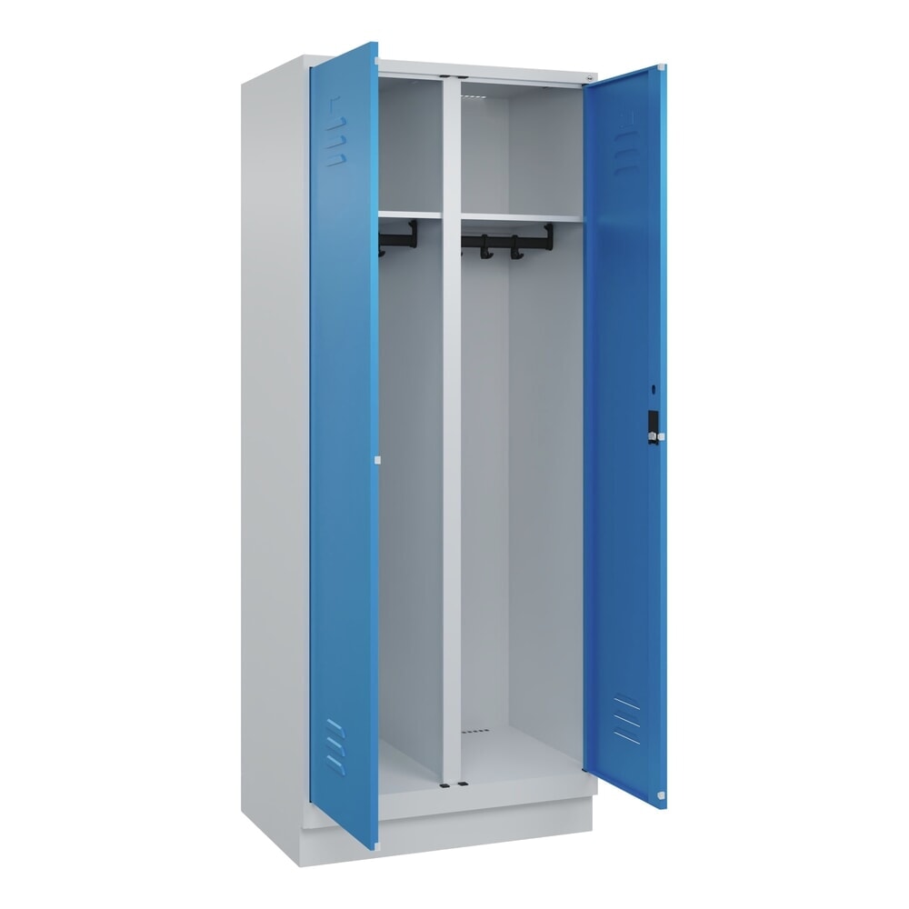 C+P Schwarz-Weiss-Spind Classic PLUS, Sockel, 2 Abteile, HxBxT 1.950 x 800 x 500 mm, lichtgrau, lichtblau, Zylinderschloss
