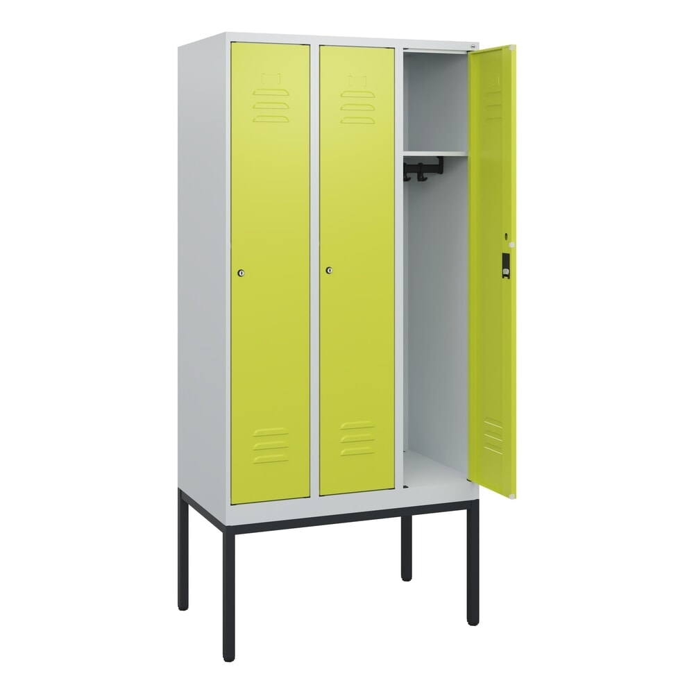 C+P Spind Classic PLUS, Gestell, 3 Abteile, HxBxT 1.950 x 900 x 500 mm, lichtgrau, clowngrün, Zylinderschloss, ohne Mitteltrennwand