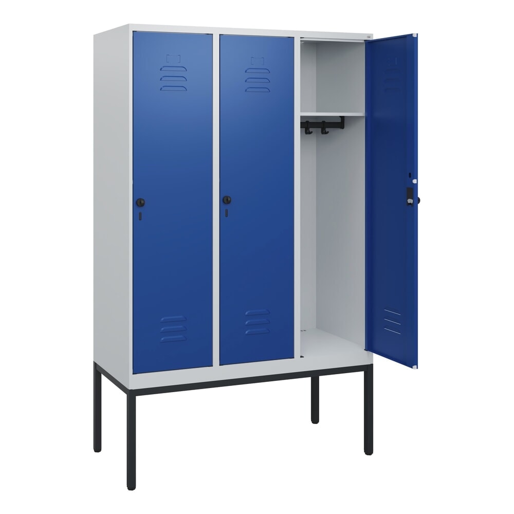 C+P Spind Classic PLUS, Gestell, 3 Abteile, HxBxT 1.950 x 1.200 x 500 mm, lichtgrau, enzianblau, für Vorhängeschloss, ohne Mitteltrennwand