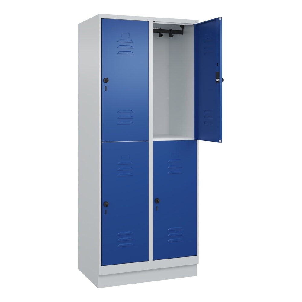 C+P Doppelstock-Spind Classic PLUS, Sockel, 2 Abteile, HxBxT 1.950 x 800 x 500 mm, lichtgrau, enzianblau, 4 Fächer, für Vorhängeschloss