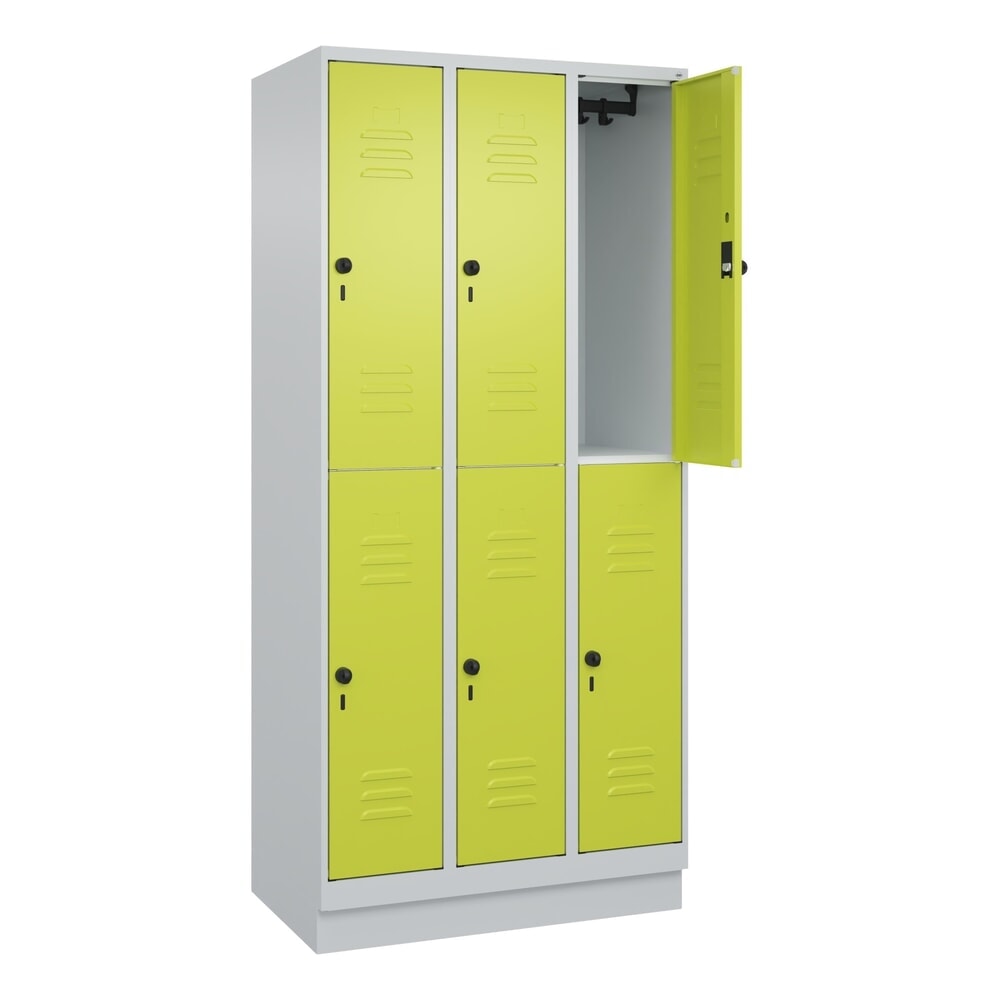 C+P Doppelstock-Spind Classic PLUS, Sockel, 3 Abteile, HxBxT 1.950 x 900 x 500 mm, lichtgrau, clowngrün, 6 Fächer, für Vorhängeschloss