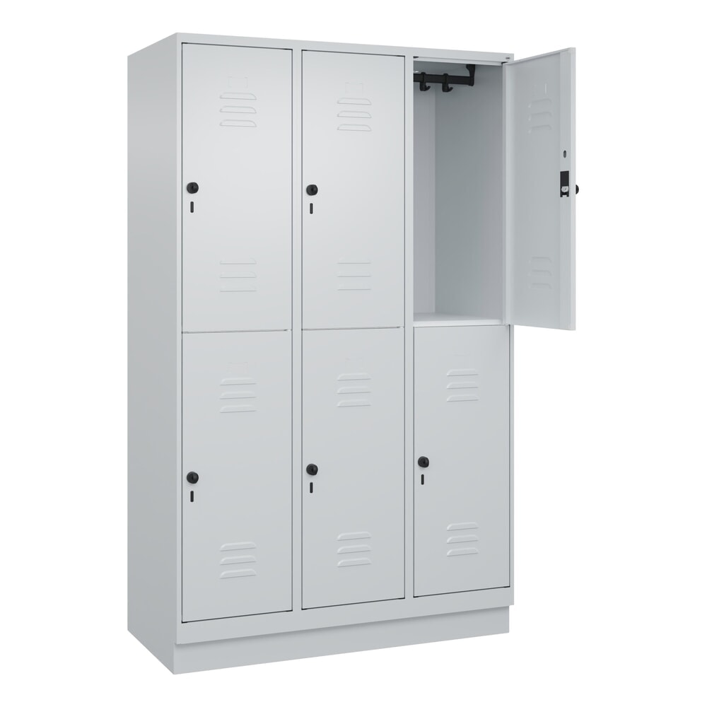 C+P Doppelstock-Spind Classic PLUS, Sockel, 3 Abteile, HxBxT 1.950 x 1.200 x 500 mm, lichtgrau, lichtgrau, 6 Fächer, für Vorhängeschloss