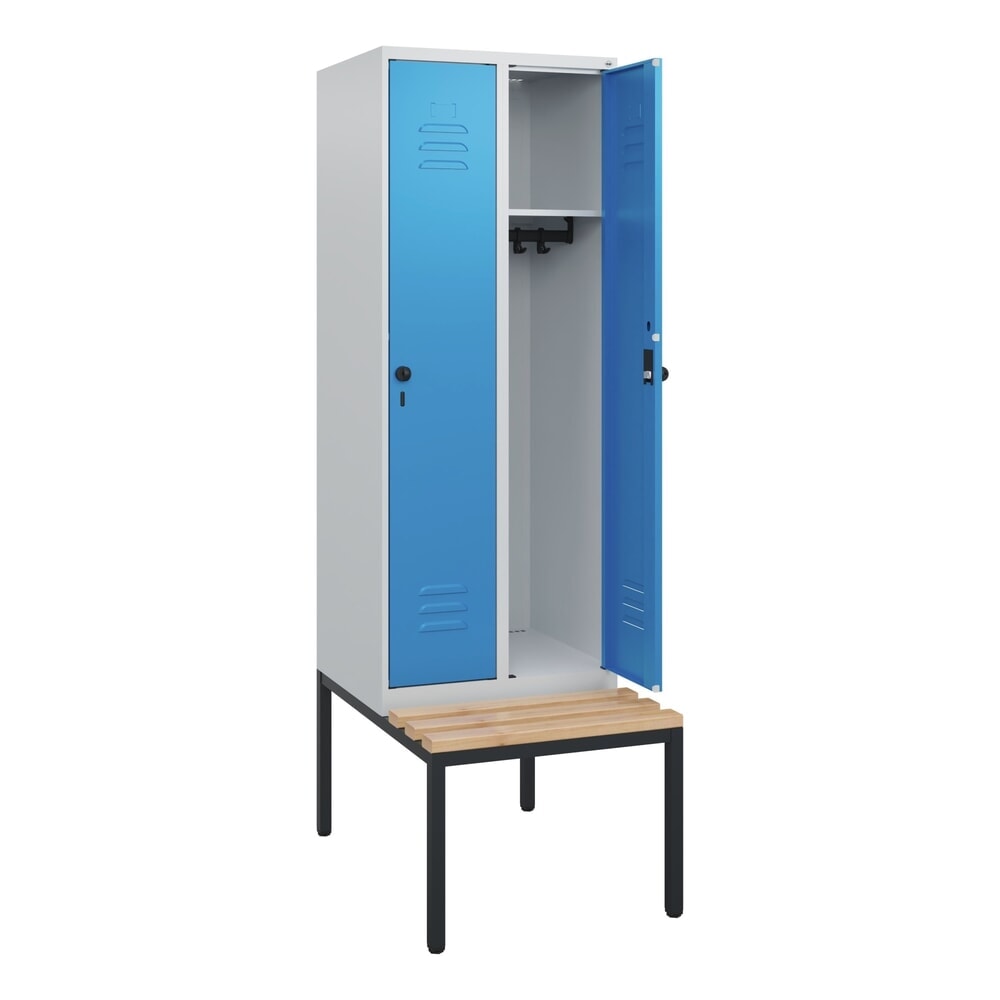 C+P Spind Classic PLUS, 2 Abteile, HxBxT 1.950 x 600 x 815 mm, für Vorhängeschloss, untergebaute Bank aus Buche, lichtgrau, lichtblau