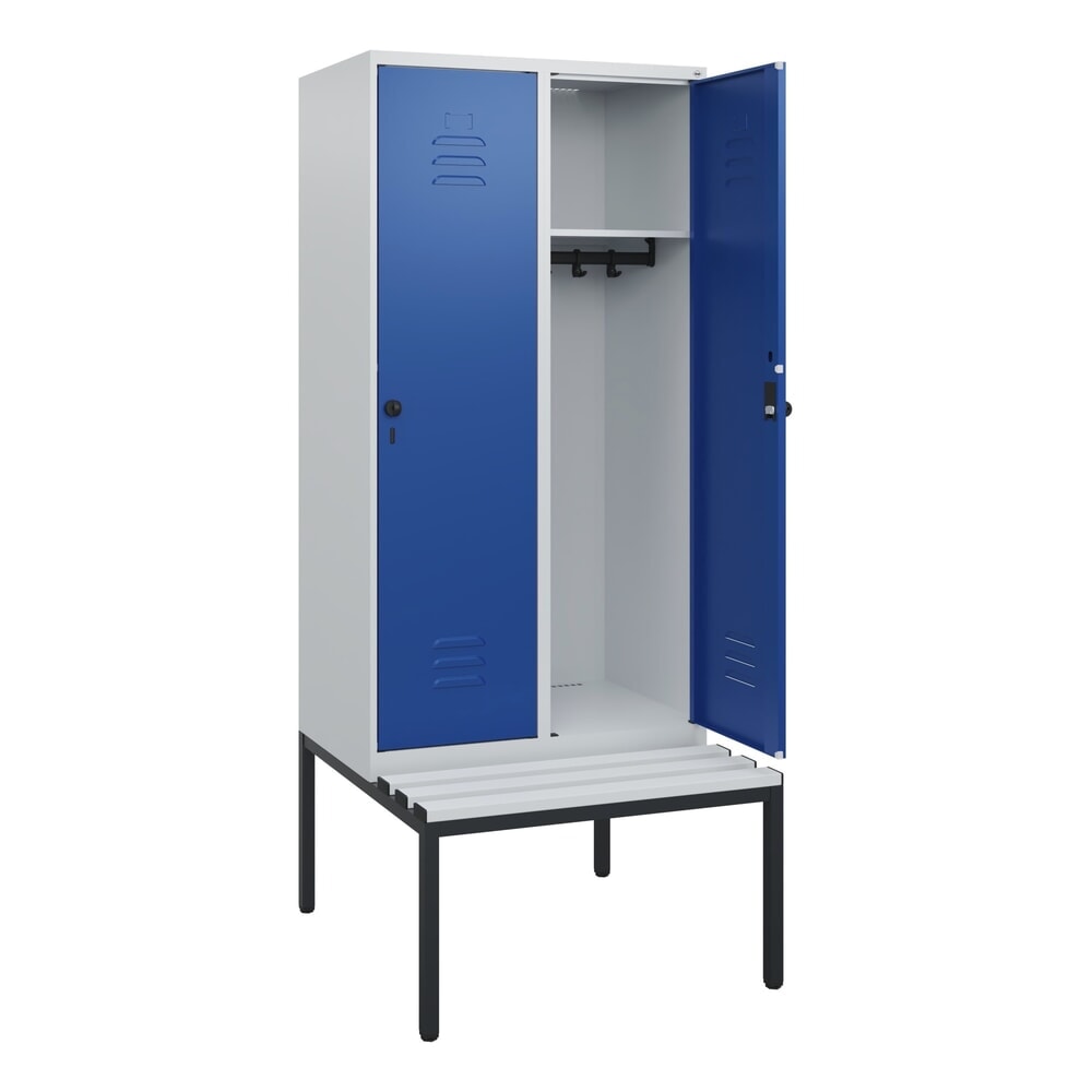 C+P Spind Classic PLUS, 2 Abteile, HxBxT 1.950 x 800 x 815 mm, für Vorhängeschloss, untergebaute Bank aus Kunststoff, lichtgrau, enzianblau