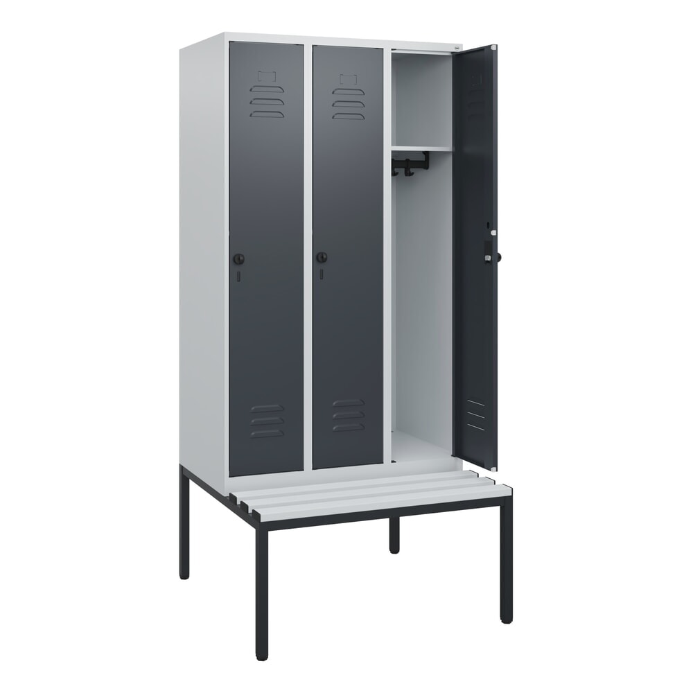 C+P Spind Classic PLUS, 3 Abteile, HxBxT 1.950 x 900 x 815 mm, für Vorhängeschloss, untergebaute Bank aus Kunststoff, lichtgrau, anthrazitgrau
