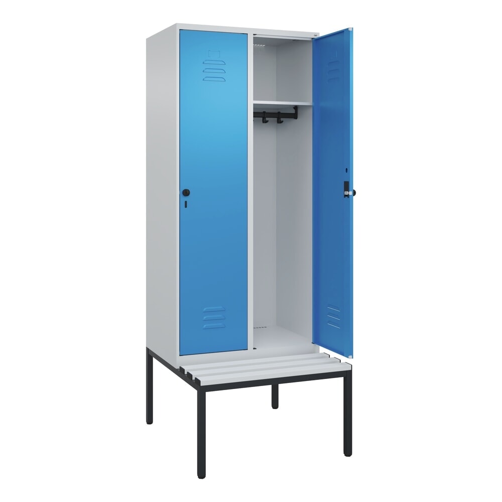 C+P Spind Classic PLUS, 2 Abteile, HxBxT 2.120 x 800 x 815 mm, für Vorhängeschloss, untergebaute Bank aus Kunststoff, lichtgrau, lichtblau