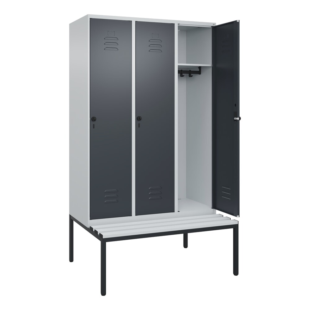 C+P Spind Classic PLUS, 3 Abteile, HxBxT 2.120 x 1.200 x 815 mm, für Vorhängeschloss, untergebaute Bank aus Kunststoff, lichtgrau, anthrazitgrau