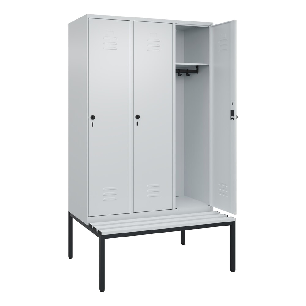 C+P Spind Classic PLUS, 3 Abteile, HxBxT 2.120 x 1.200 x 815 mm, für Vorhängeschloss, untergebaute Bank aus Kunststoff, lichtgrau, lichtgrau
