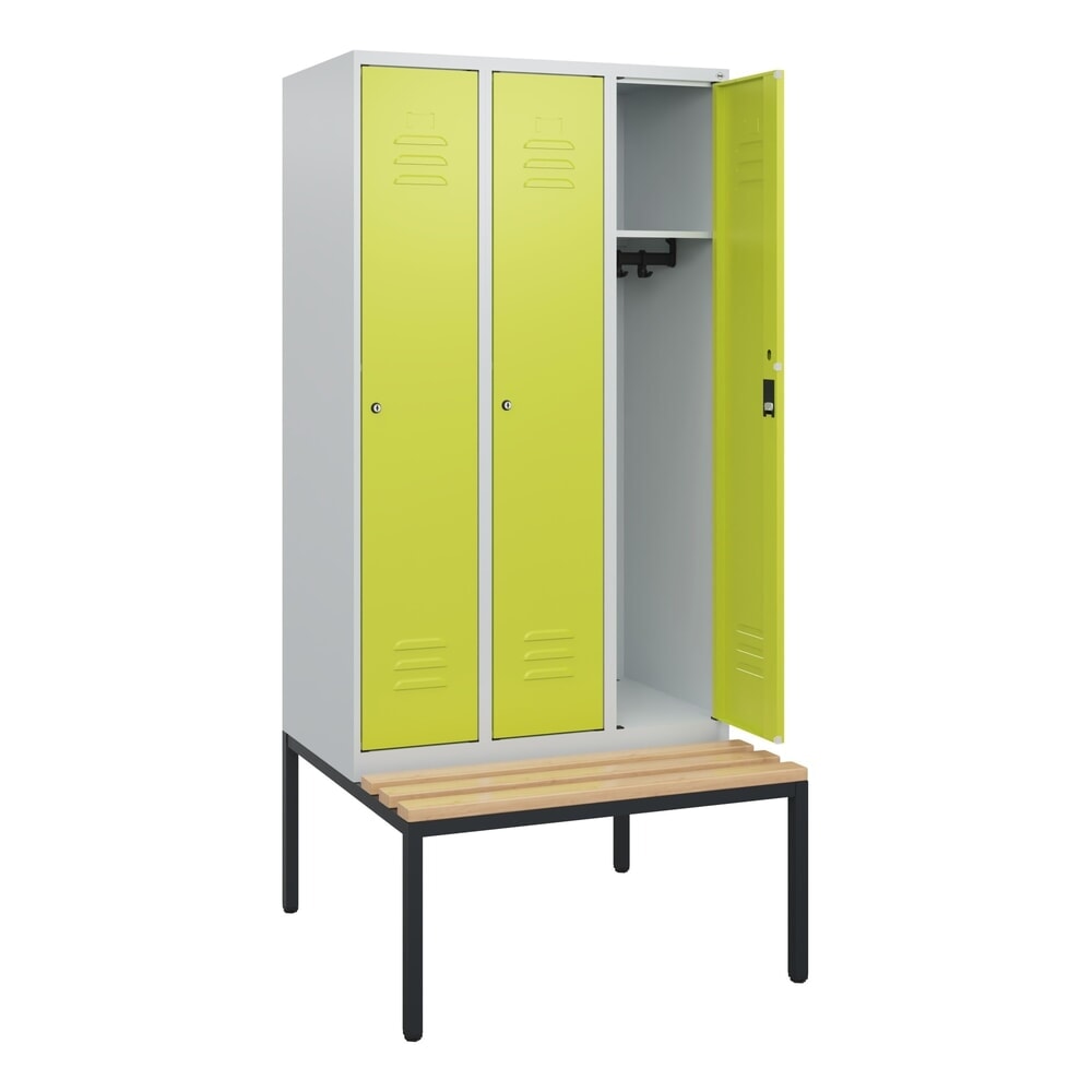 C+P Spind Classic PLUS, 3 Abteile, HxBxT 1.950 x 900 x 815 mm, Zylinderschloss, untergebaute Bank aus Buche, lichtgrau, clowngrün