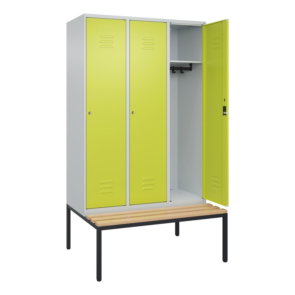 C+P Spind Classic PLUS, 3 Abteile, HxBxT 2.120 x 1.200 x 815 mm, Zylinderschloss, untergebaute Bank aus Buche, lichtgrau, clowngrün