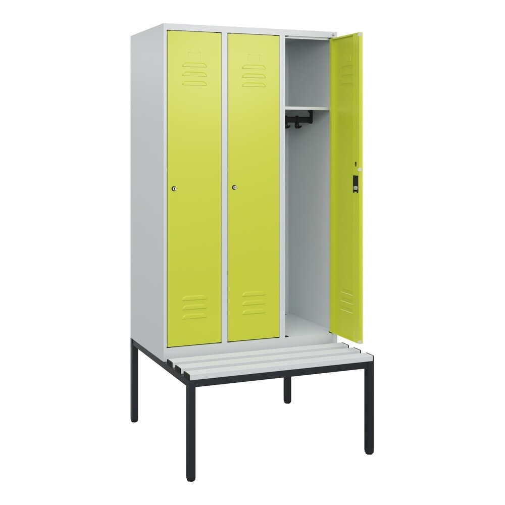 C+P Spind Classic PLUS, 3 Abteile, HxBxT 1.950 x 900 x 815 mm, Zylinderschloss, untergebaute Bank aus Kunststoff, lichtgrau, clowngrün