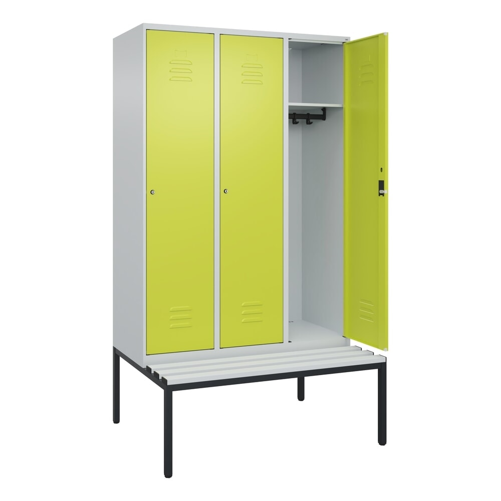 C+P Spind Classic PLUS, 3 Abteile, HxBxT 2.120 x 1.200 x 815 mm, Zylinderschloss, untergebaute Bank aus Kunststoff, lichtgrau, clowngrün