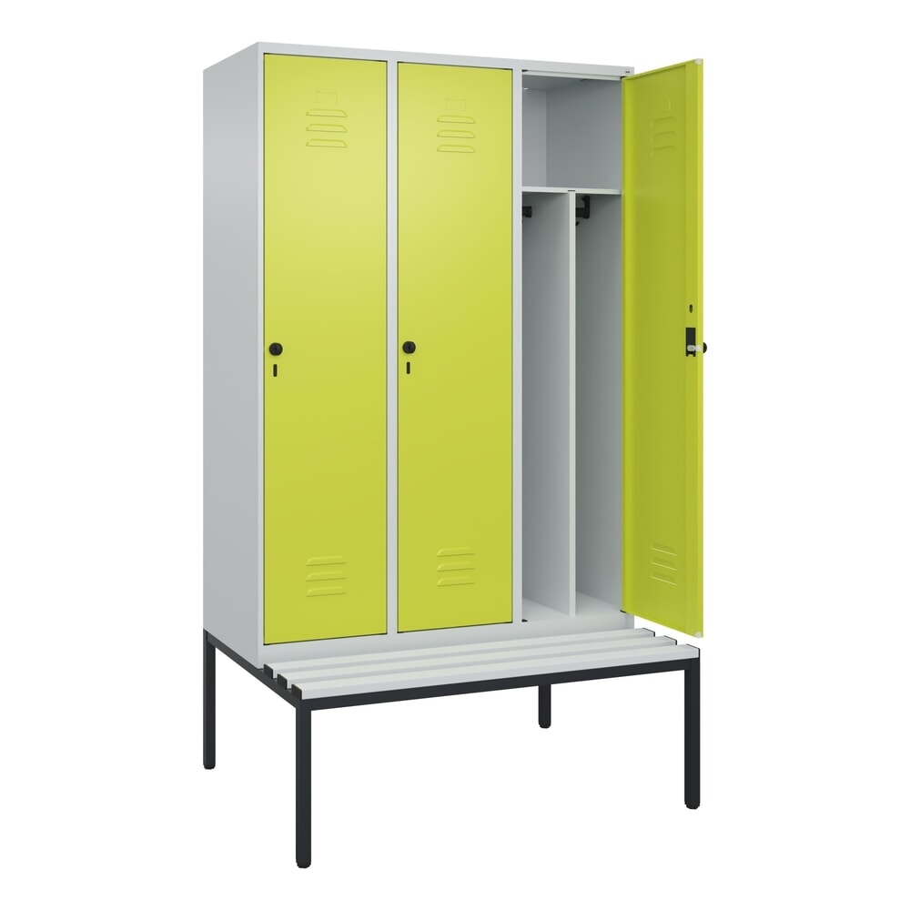 C+P Spind Classic PLUS, 3 Abteile, Trennwand, HxBxT 2.120 x 1.200 x 815 mm, für Vorhängeschloss, Trennwand, untergebaute Bank aus Kunststoff, lichtgrau, clowngrün