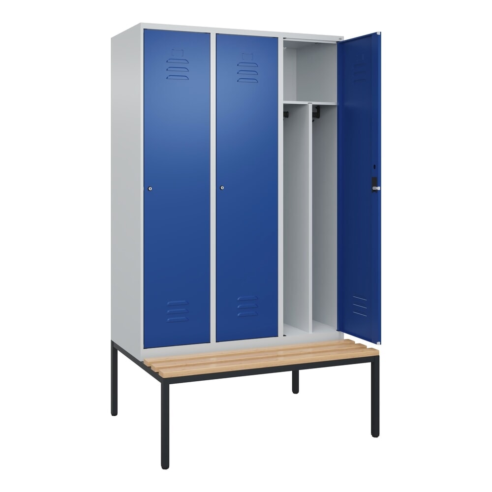 C+P Spind Classic PLUS, 3 Abteile, Trennwand, HxBxT 2.120 x 1.200 x 815 mm, Zylinderschloss, Trennwand, untergebaute Bank aus Buche, lichtgrau, enzianblau