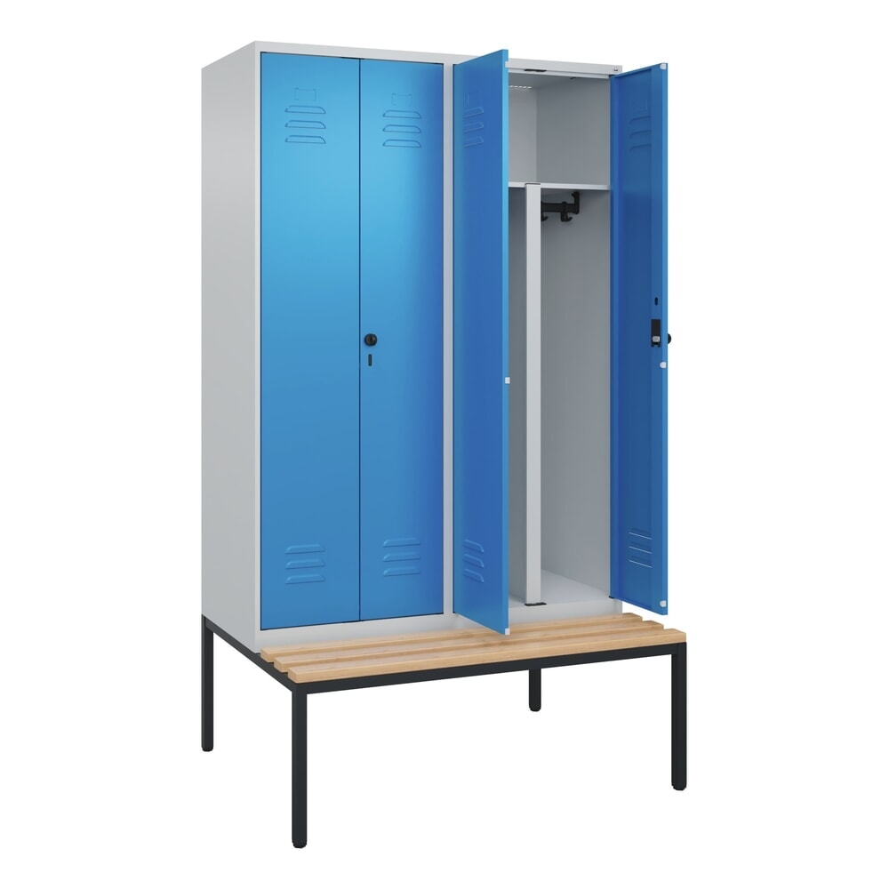 C+P PSA Doppel-Spind Classic PLUS, 4 Abteile, HxBxT 2.120 x 1.200 x 815 mm, für Vorhängeschloss, untergebaute Bank aus Buche, lichtgrau, lichtblau