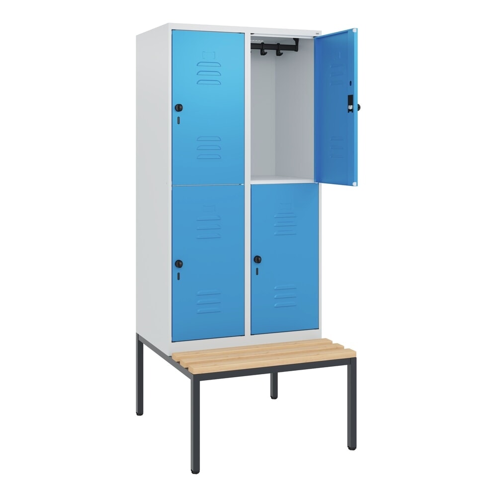 C+P Doppelstock-Spind Classic PLUS, 2 Abteile, HxBxT 1.950 x 800 x 815 mm, für Vorhängeschloss, untergebaute Bank aus Buche, lichtgrau, lichtblau
