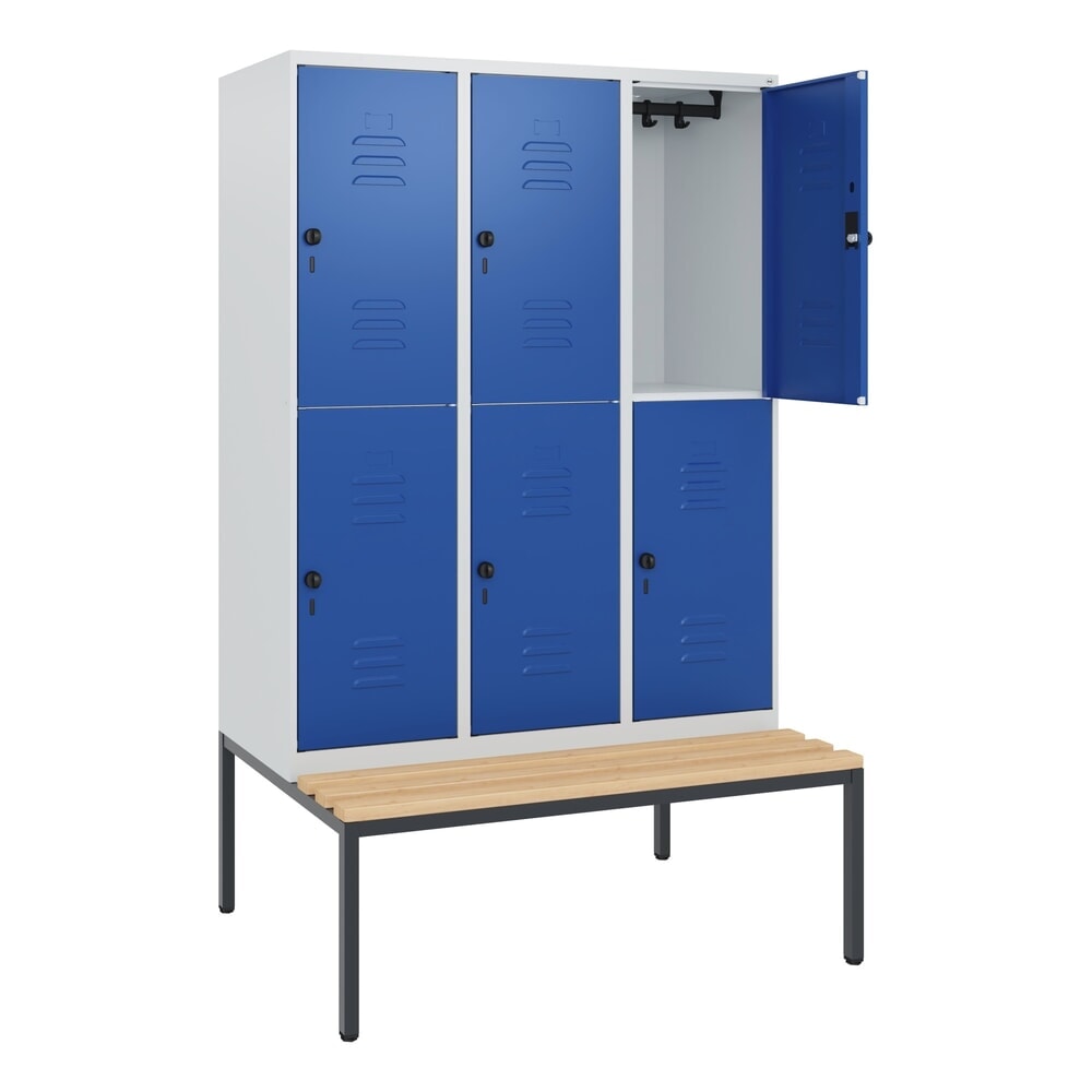 C+P Doppelstock-Spind Classic PLUS, 3 Abteile, HxBxT 1.950 x 1.200 x 815 mm, für Vorhängeschloss, untergebaute Bank aus Buche, lichtgrau, enzianblau