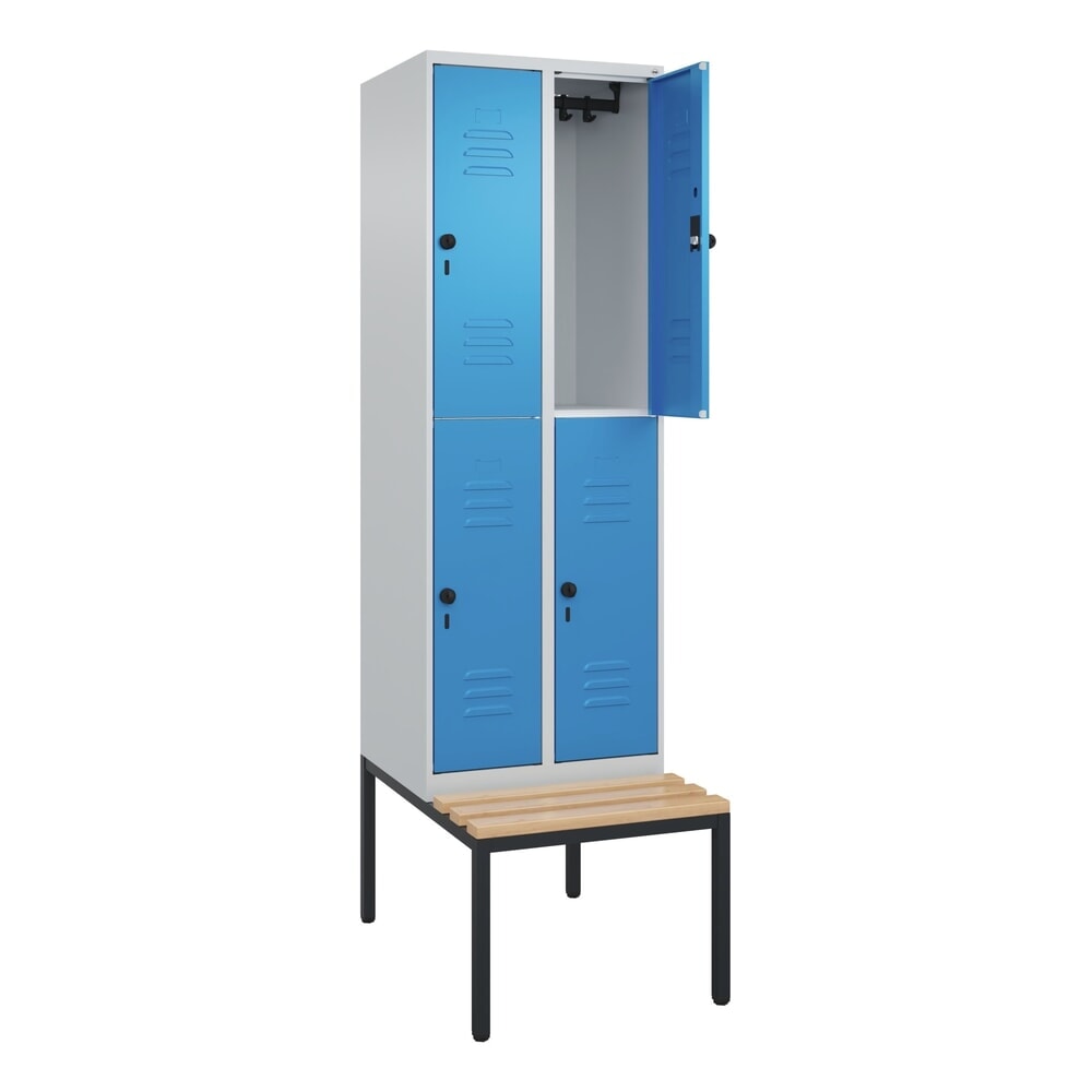 C+P Doppelstock-Spind Classic PLUS, 2 Abteile, HxBxT 2.120 x 600 x 815 mm, für Vorhängeschloss, untergebaute Bank aus Buche, lichtgrau, lichtblau