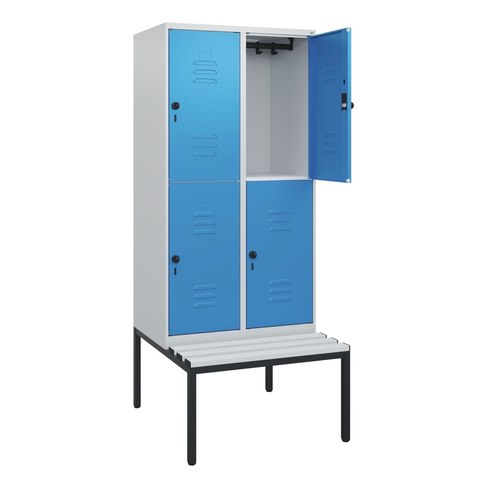 C+P Doppelstock-Spind Classic PLUS, 2 Abteile, HxBxT 1.950 x 800 x 815 mm, für Vorhängeschloss, untergebaute Bank aus Kunststoff, lichtgrau, lichtblau