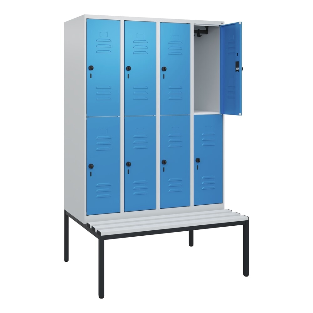 C+P Doppelstock-Spind Classic PLUS, 4 Abteile, HxBxT 1.950 x 1.200 x 815 mm, für Vorhängeschloss, untergebaute Bank aus Kunststoff, lichtgrau, lichtblau
