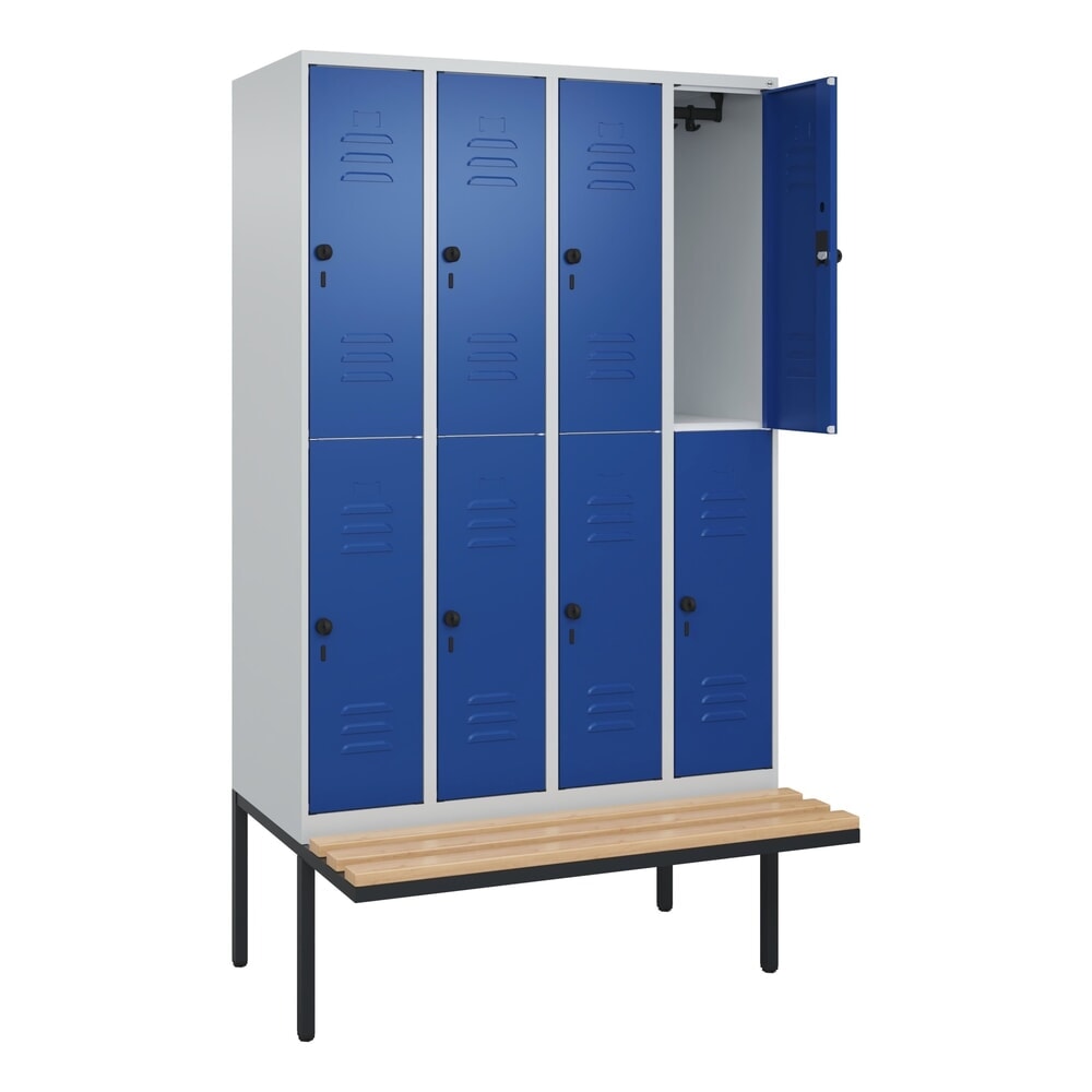 C+P Doppelstock-Spind Classic PLUS, 4 Abteile, HxBxT 2.120 x 1.200 x 815 mm, für Vorhängeschloss, auskragende Bank aus Buche, lichtgrau, enzianblau