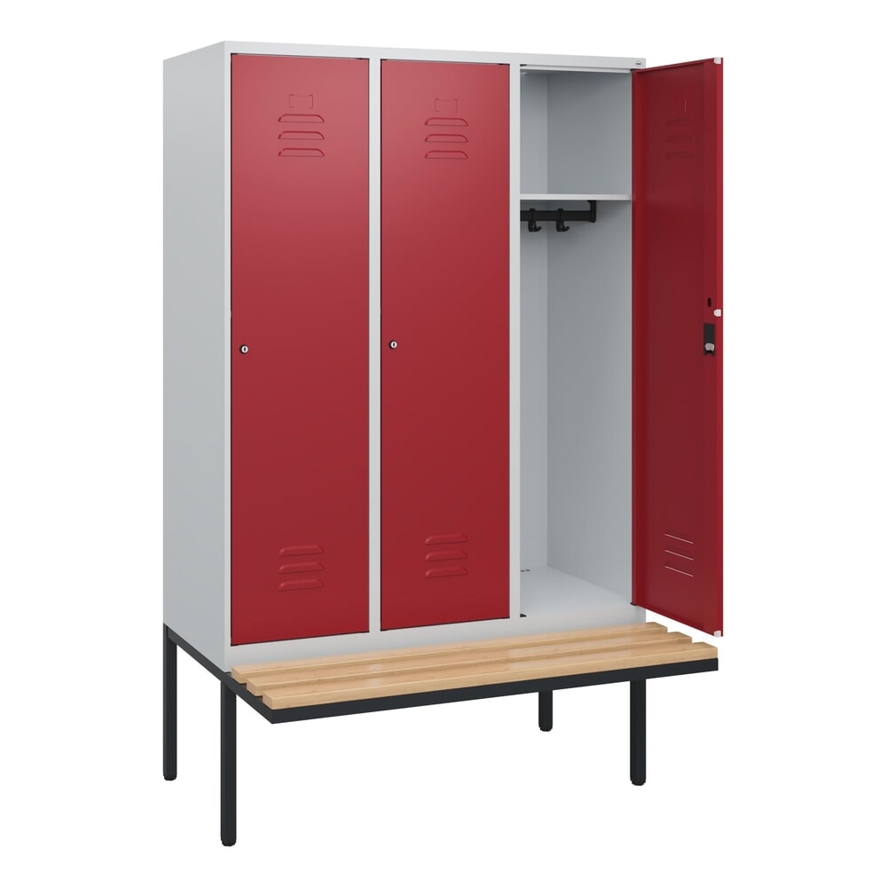 C+P Spind Classic PLUS, 3 Abteile, HxBxT 1.950 x 1.200 x 815 mm, Zylinderschloss, auskragende Bank aus Buche, lichtgrau, rubinrot