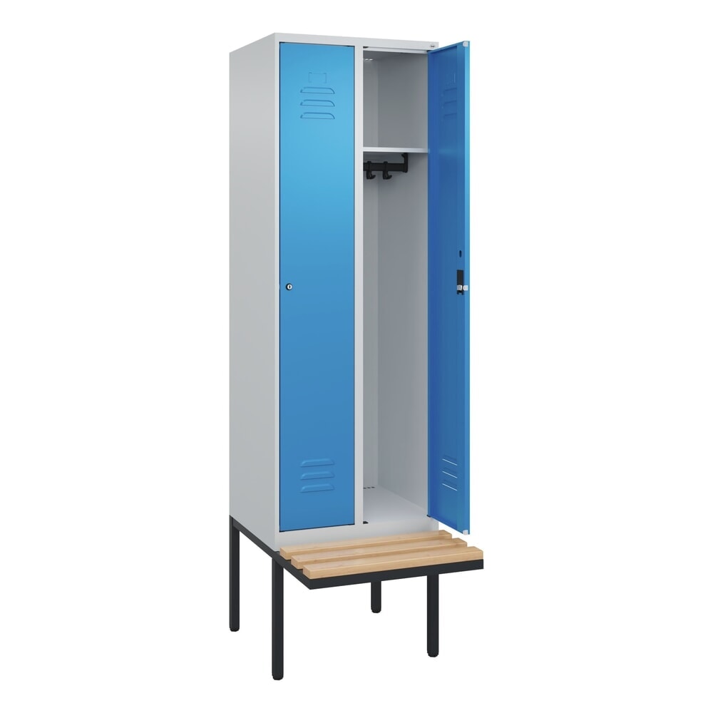 C+P Spind Classic PLUS, 2 Abteile, HxBxT 2.120 x 600 x 815 mm, Zylinderschloss, auskragende Bank aus Buche, lichtgrau, lichtblau