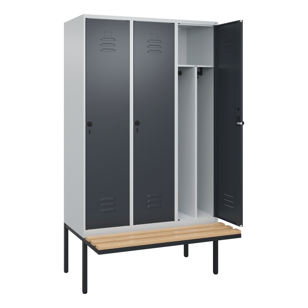 C+P Spind Classic PLUS, 3 Abteile, Trennwand, HxBxT 2.120 x 1.200 x 815 mm, für Vorhängeschloss, auskragende Bank aus Buche, lichtgrau, anthrazitgrau