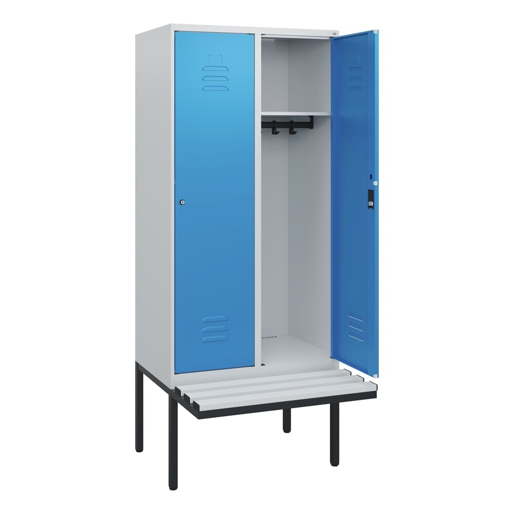 C+P Spind Classic PLUS, 2 Abteile, HxBxT 1.950 x 800 x 815 mm, Zylinderschloss, auskragende Bank aus Kunststoff, lichtgrau, lichtblau