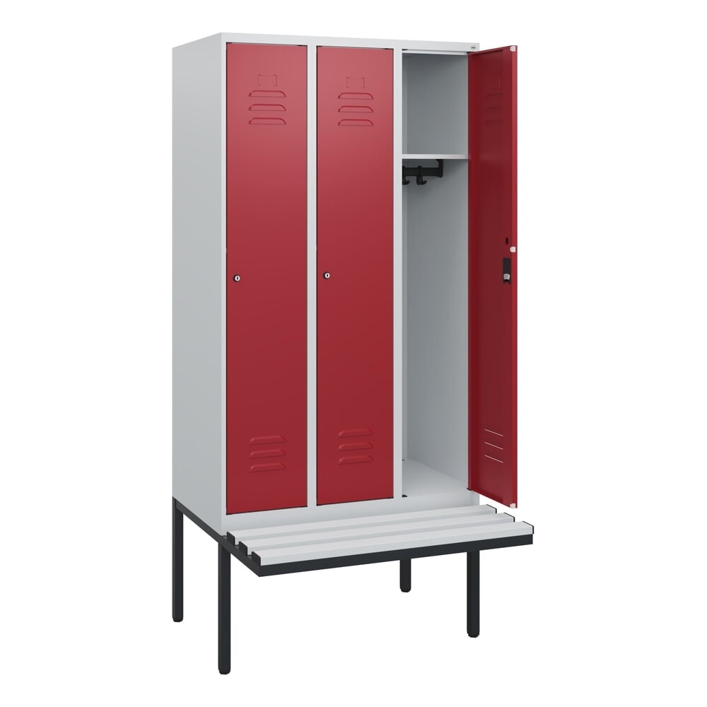 C+P Spind Classic PLUS, 3 Abteile, HxBxT 1.950 x 900 x 815 mm, Zylinderschloss, auskragende Bank aus Kunststoff, lichtgrau, rubinrot